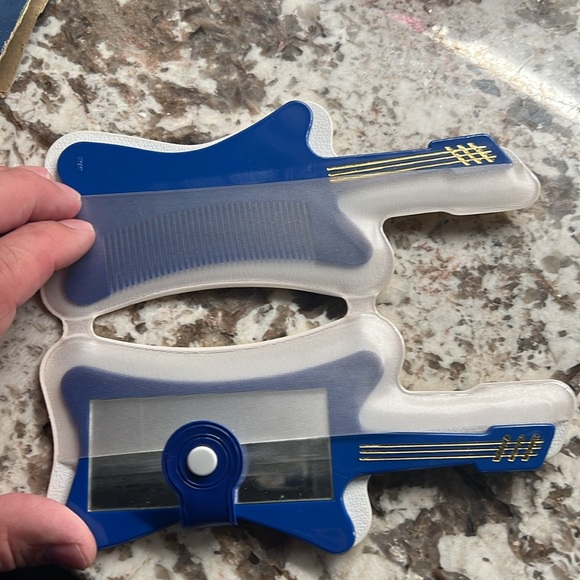 Old school vintage retro style Strum Along Comb 🪮 & Mirror Set very cool 🪨 🥖 - Picture 8 of 11